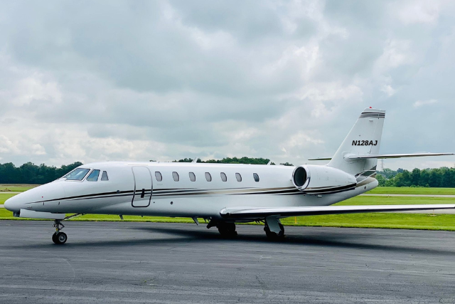 Private Jet Louisville | N128AJ